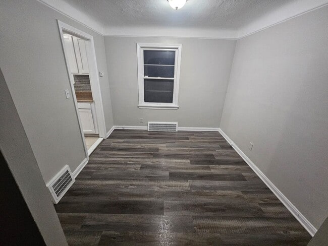 Building Photo - 18701 Maple Heights Blvd