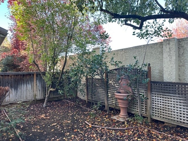 Building Photo - 9561 California Oak Cir