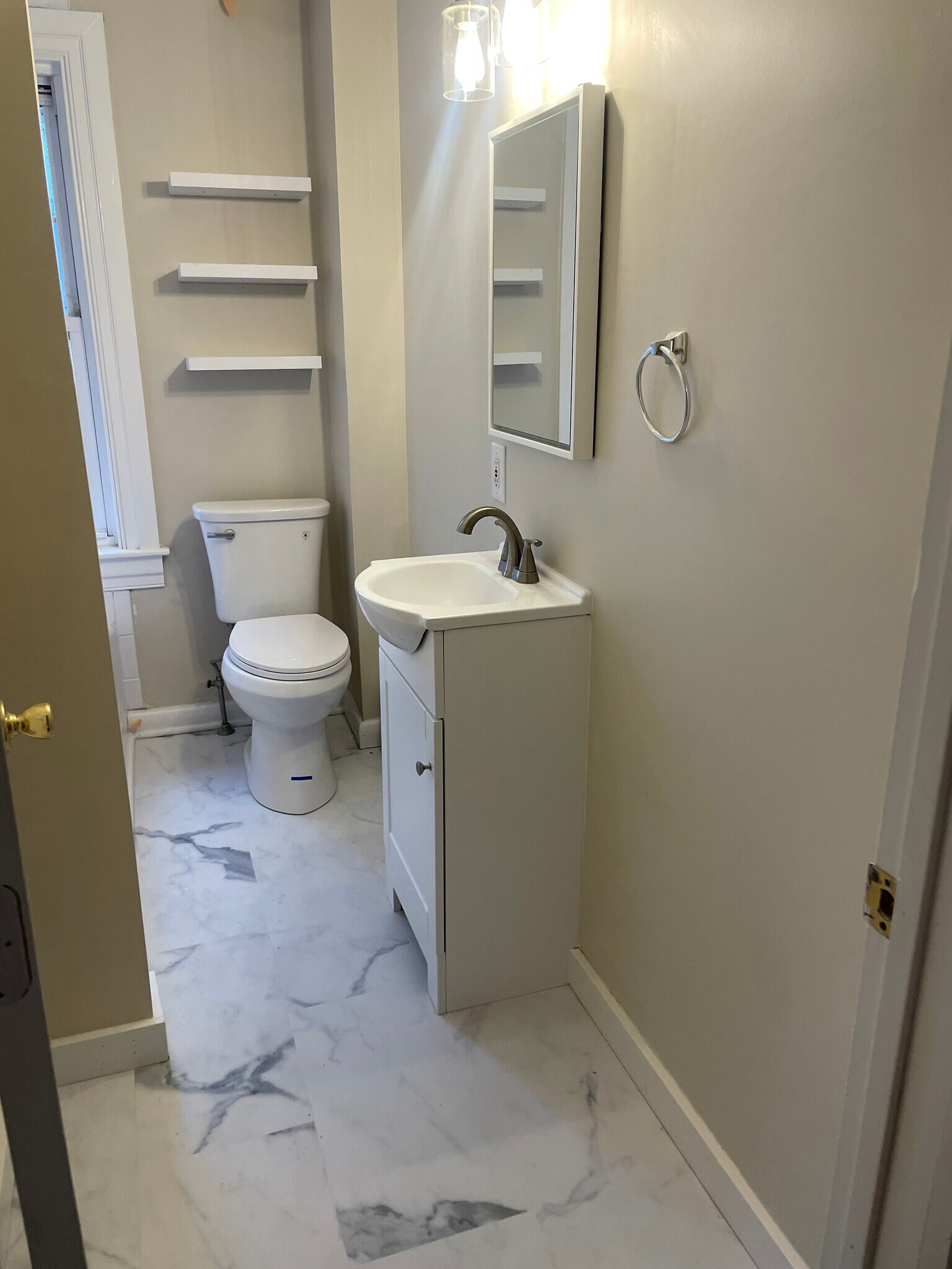 Building Photo - 38 Madison St