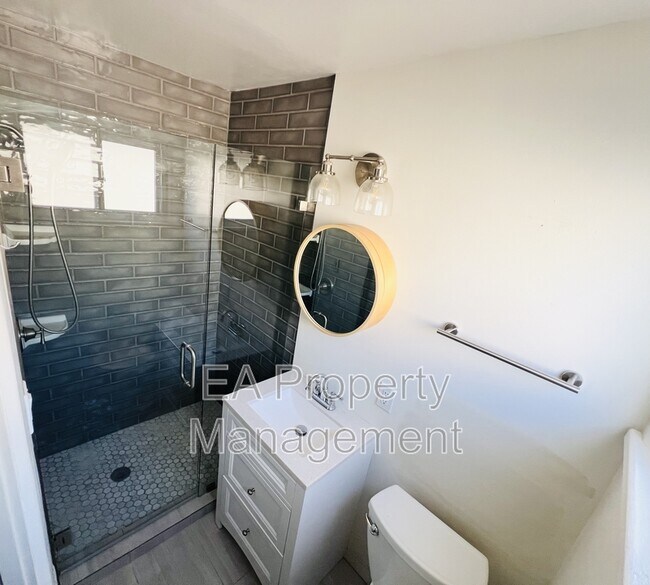 Building Photo - 1208 Alcazar St NE