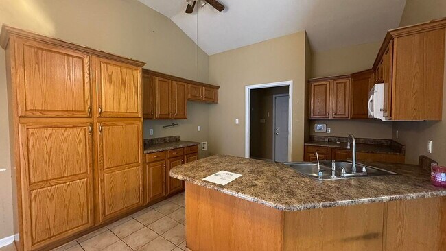 Building Photo - Single Family Home For Rent