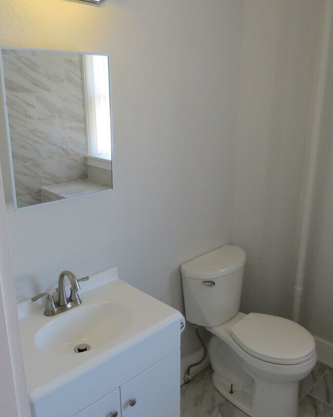 Building Photo - Downtown Oasis - Move In Ready!!!