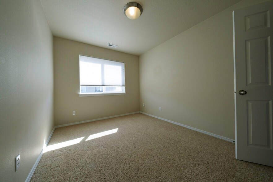 Bedroom 3 - 4828 SE Teakwood St