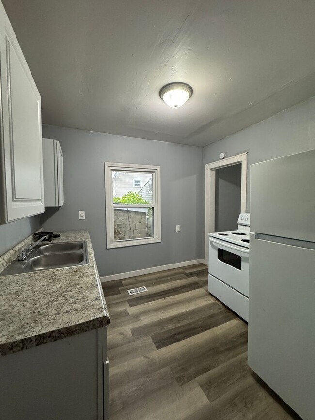 Building Photo - Updated 3-Bedroom Home with Modern Grey Finishes – Open House Feb 7