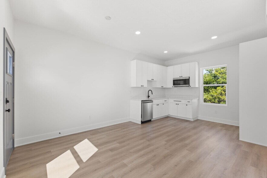 Building Photo - 2523 13th Ave N