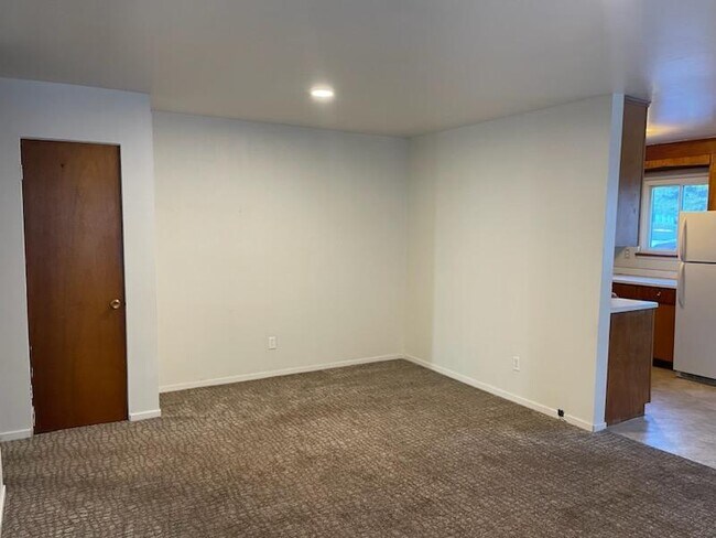 Living room - 1104 S 40th Ave