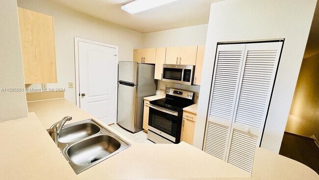 Building Photo - 126 SW Peacock Blvd