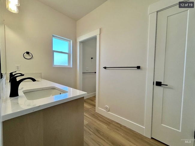 Building Photo - 1465 Mateo Ave