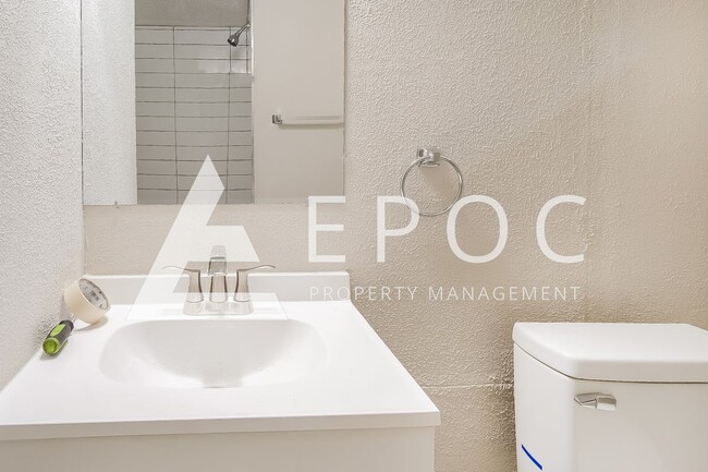 Building Photo - 5407 N Johnstown Ave