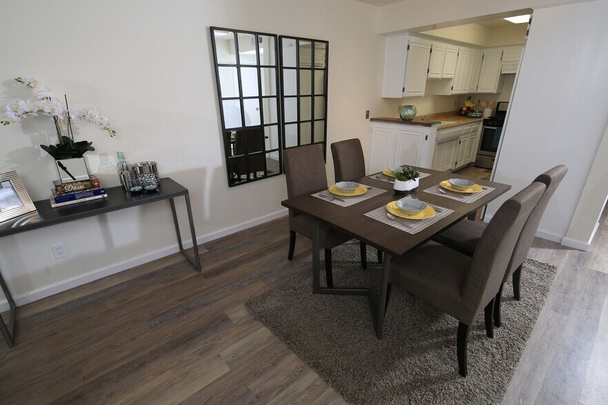 Building Photo - 5505 Zelzah Ave