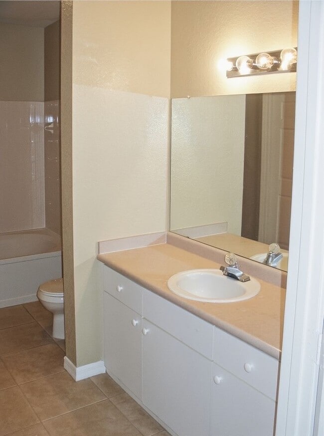 Building Photo - 2/2 Upgraded Spacious Condo in Park Central, Millenia area