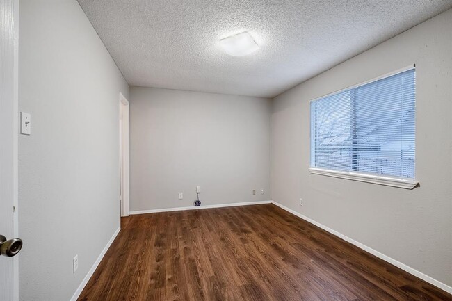 Building Photo - 604 Misty Morning Way