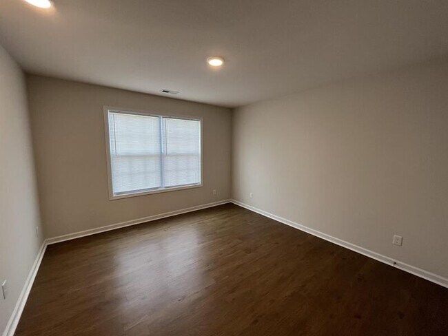 Building Photo - 2034 McCleary Rd