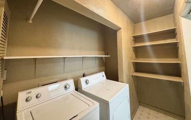 Building Photo - 3200 Glenwood Ave