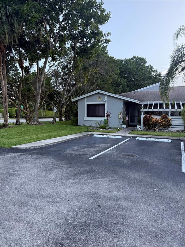 Primary Photo - 679 Racquet Club Rd