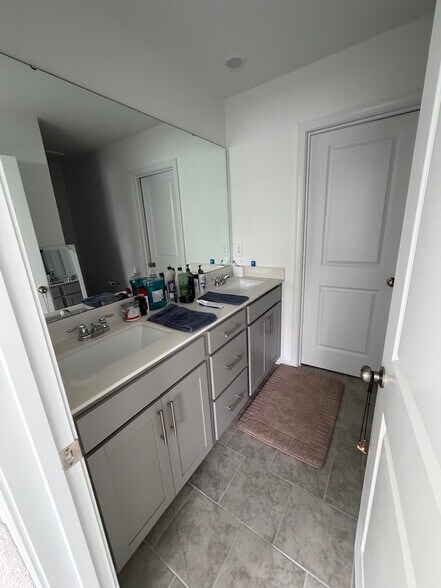 Building Photo - 3210 Gypsum Dr