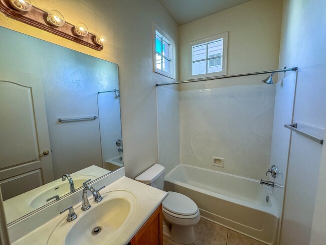 Building Photo - "Charming 2-Bedroom Oasis with Scenic View...