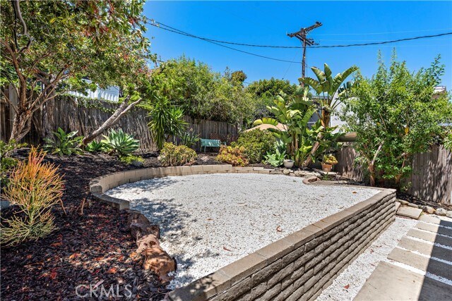 Building Photo - 1435 Bluebird Canyon Dr