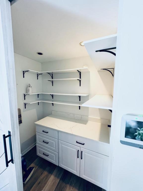 Building Photo - 360 Betsy Rd