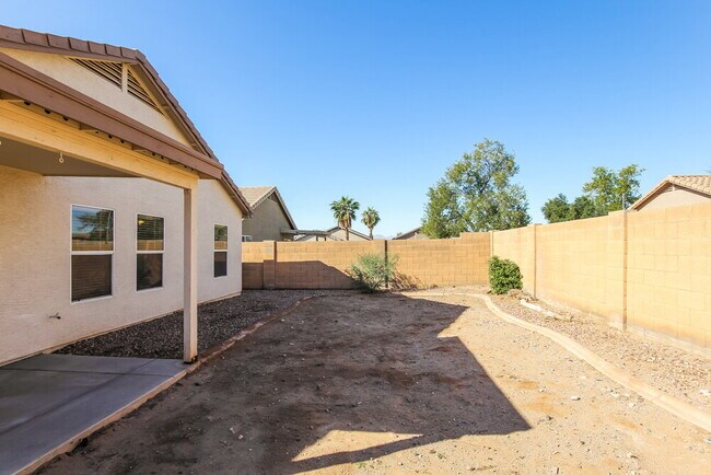 Building Photo - 11638 W Carol Ave