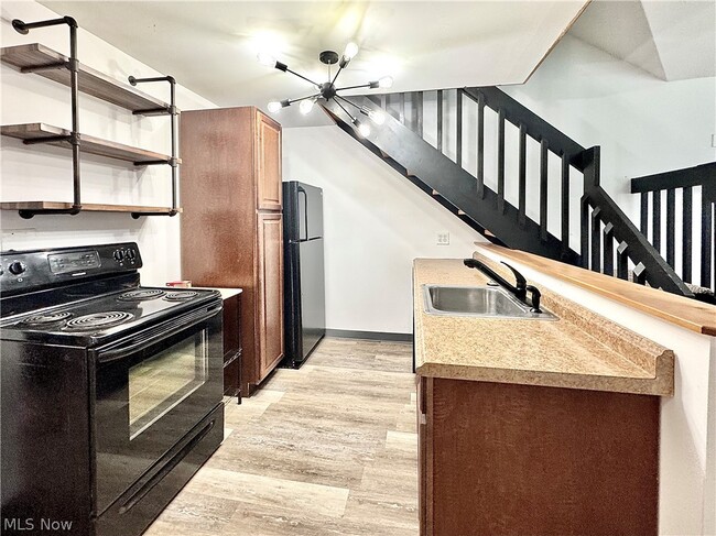 Building Photo - 1900 Grove Ct