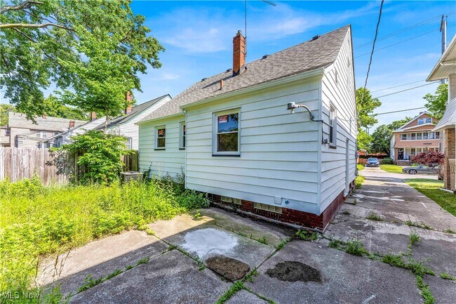 Building Photo - 17801 Grovewood Ave