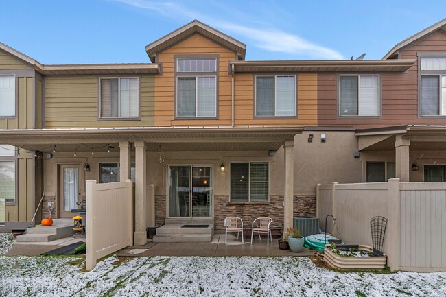 Backyard with patio & garden - 10441 S Sage Vista Way