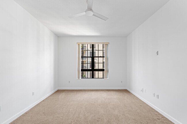 Building Photo - 801 S Olive Ave