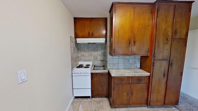 Building Photo - 11016 Paloma Ave