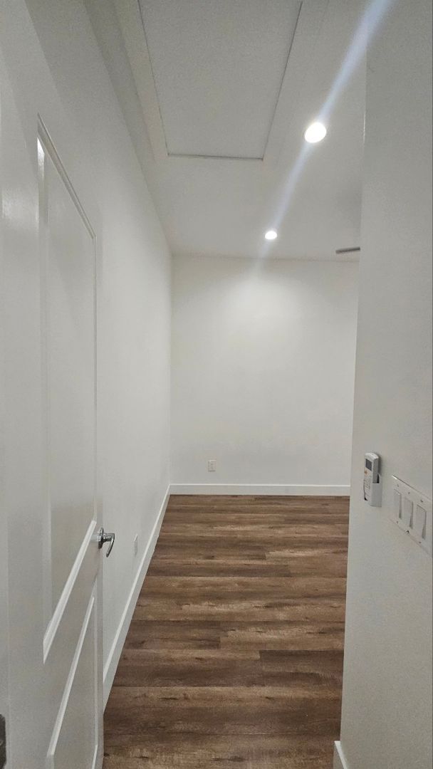 Building Photo - 1100 W 45th St