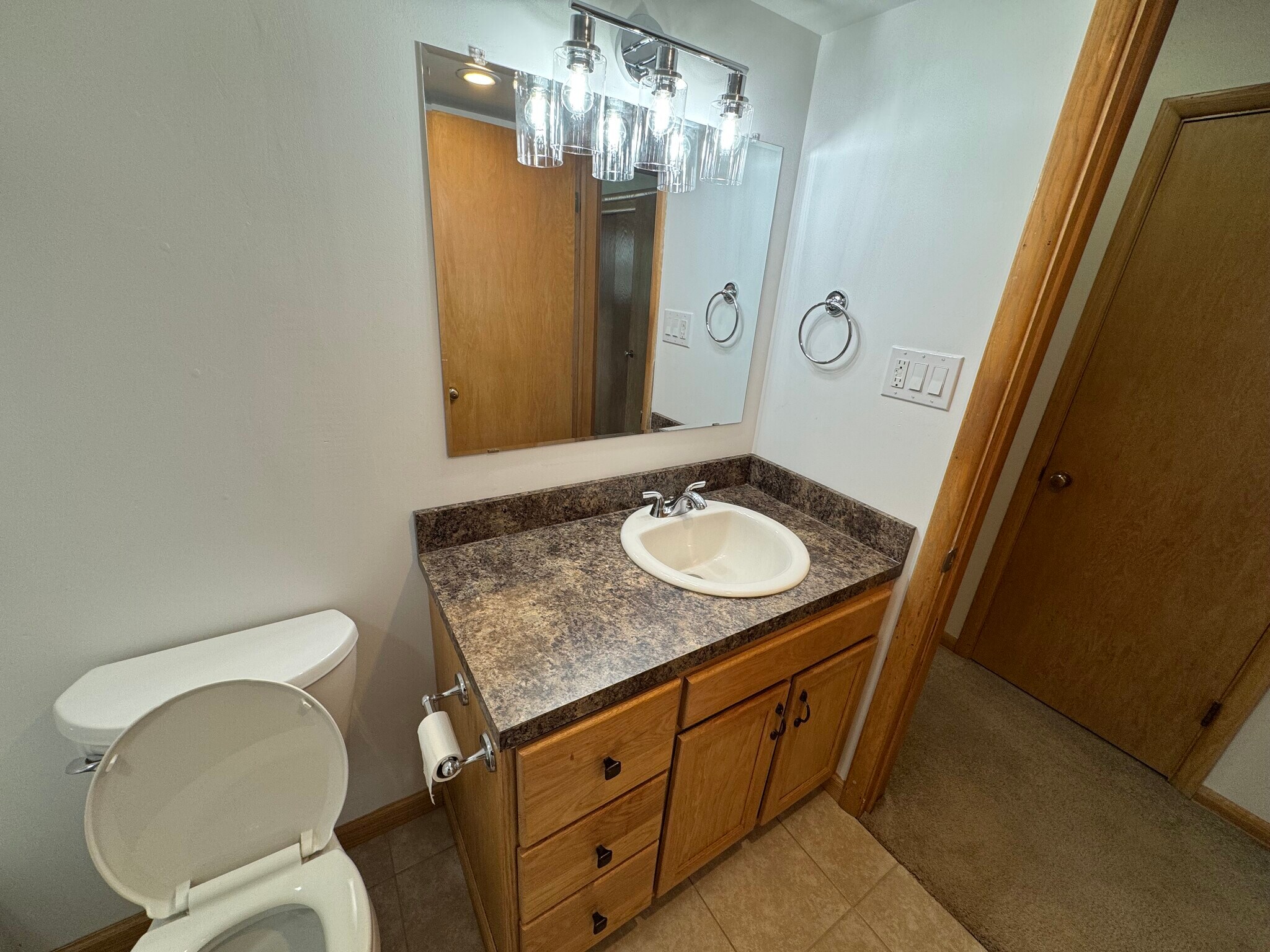 Main Bathroom with Bathtub - 270 Kenridge Rd