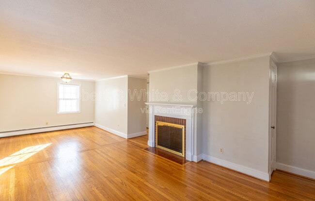 Building Photo - 33 Mills Ln