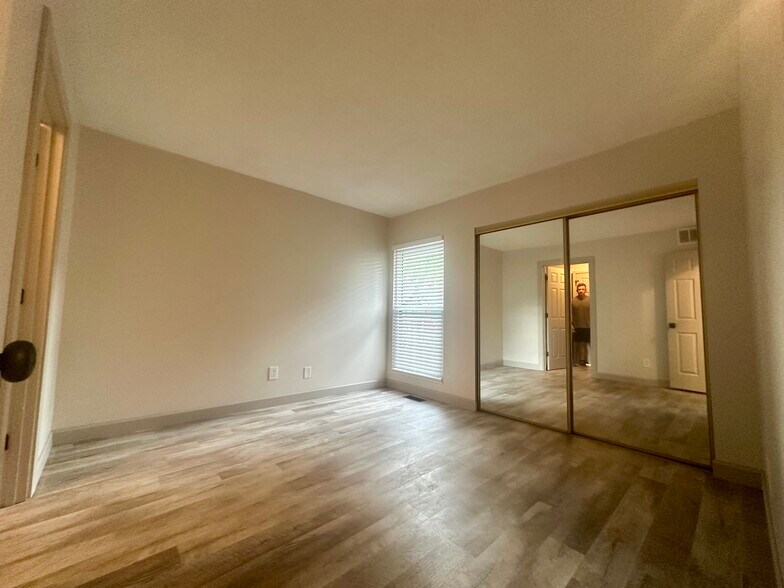 Building Photo - 61 Breezy Knoll Ln