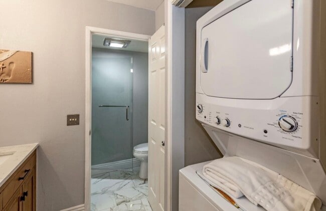 Building Photo - 3BD/2BA – Updated Condo in Coveted Downtown Saratoga, Steps from Wildwood Park