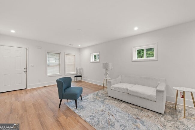 Building Photo - 636 Francis Pl NW