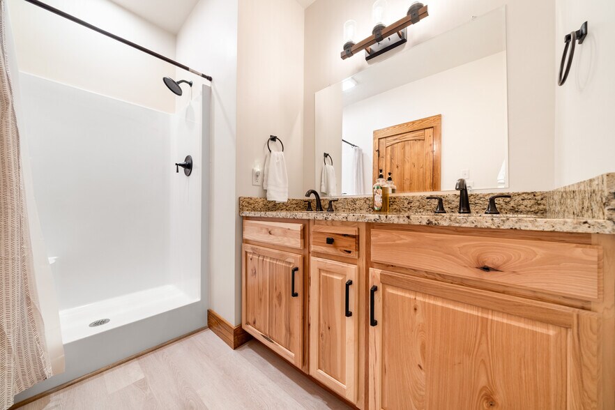 Ensuite Bath in Master. Double Vanity. - 131 Pier Point Dr