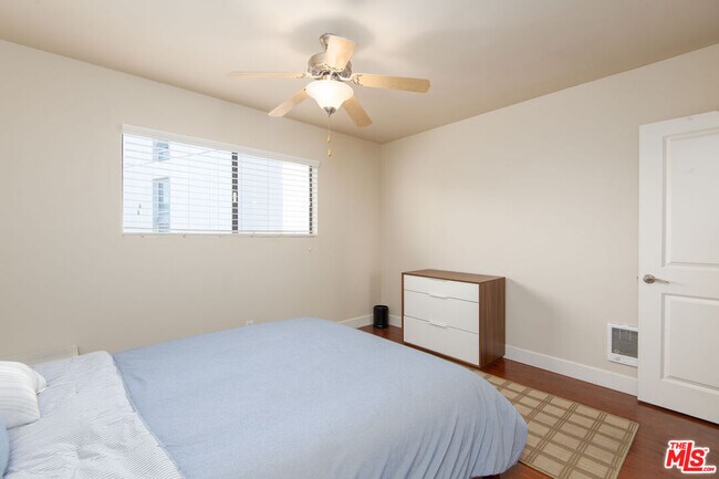 Building Photo - 10982 Roebling Ave