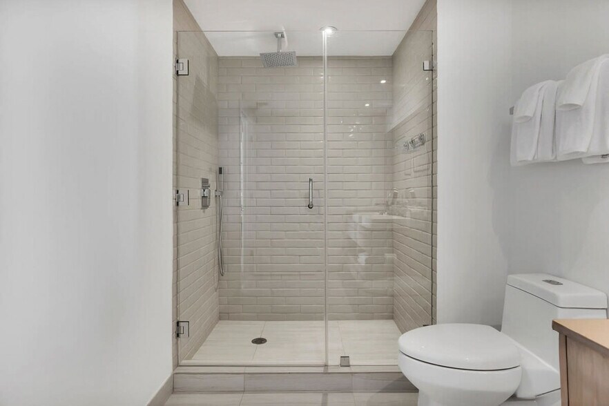 Building Photo - 4010 S Ocean Dr