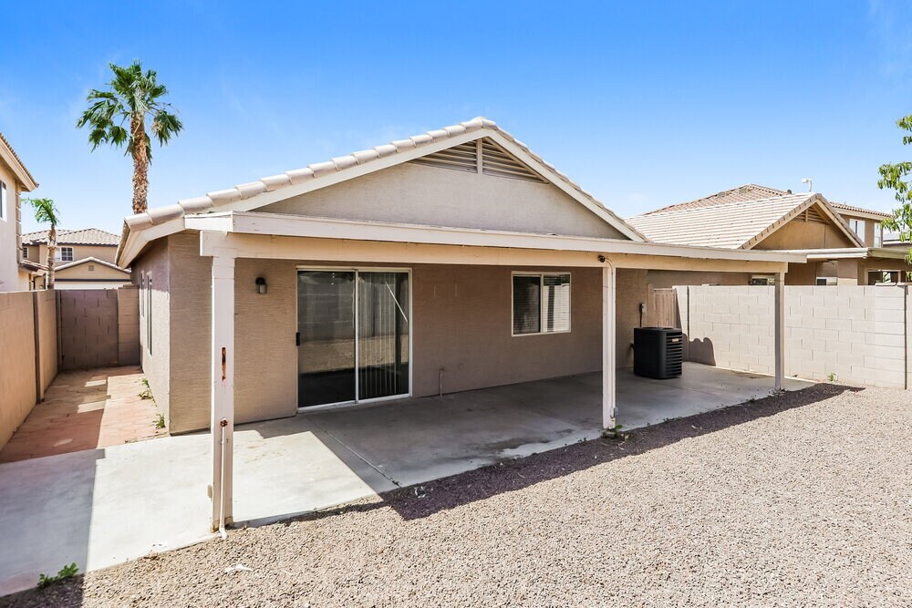 Building Photo - 11224 W Glenrosa Ave