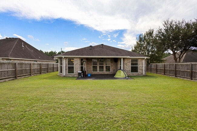 Building Photo - 6790 Woodridge Drive