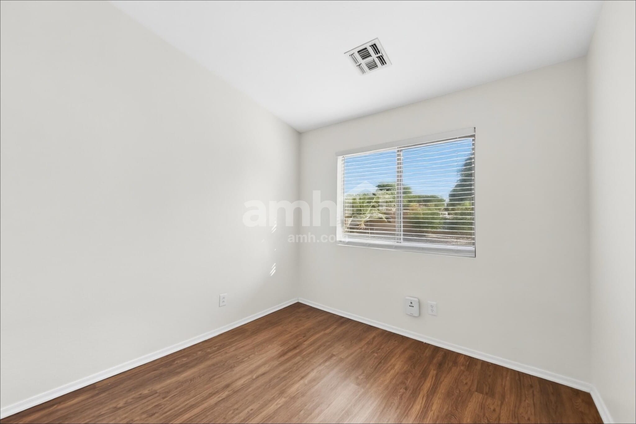 Building Photo - 30300 N Royal Oak Way