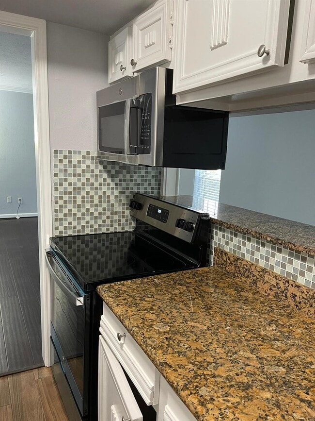Building Photo - 6402 Del Monte Dr