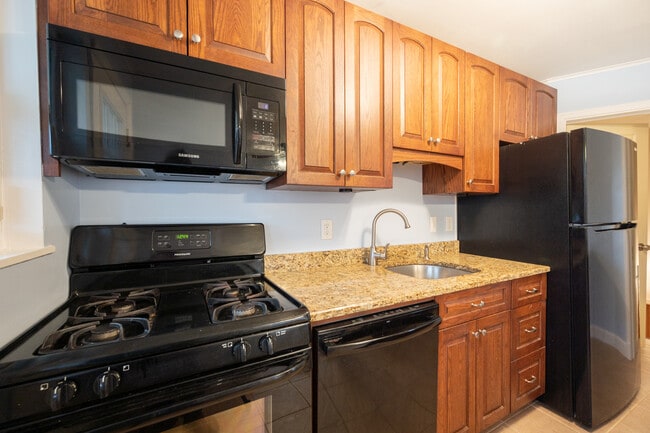 Building Photo - 8518 Water Oak Rd