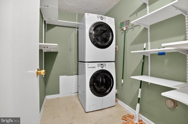 Building Photo - 9919 Oakton Terrace Rd