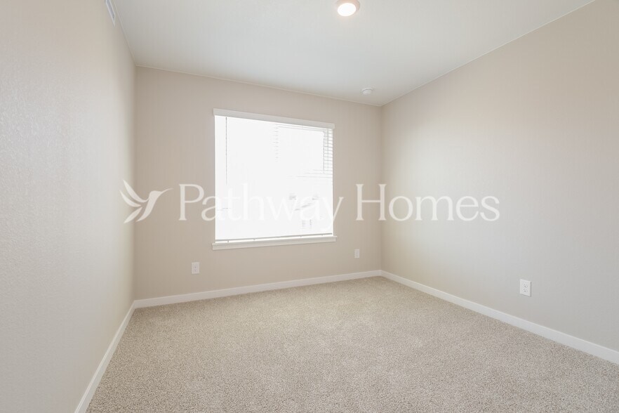 Building Photo - 9461 Yampa St
