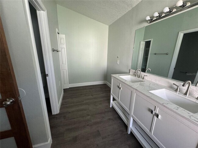 Building Photo - 10941 Mill Pond Way