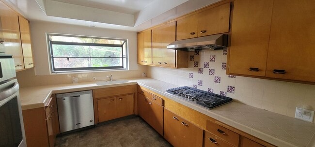 Building Photo - Classic, Midcentury 3 bedroom with Den, 2.5 bath home nestled into hillside with secluded backyar...