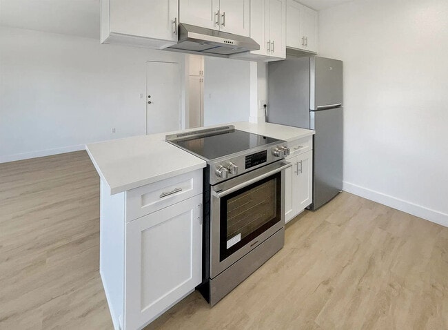 Building Photo - 9586 Carroll Canyon Rd