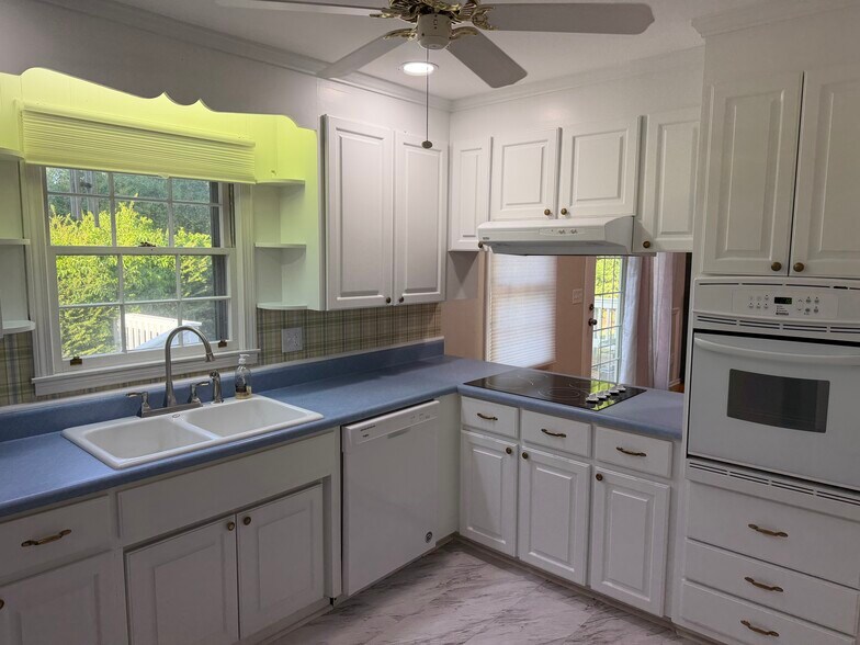 Building Photo - 3 Melbourne Ln