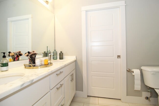 Building Photo - 2039 S Florida Way